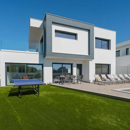 And Friends With Ocean View Lourinha (Lisbon)