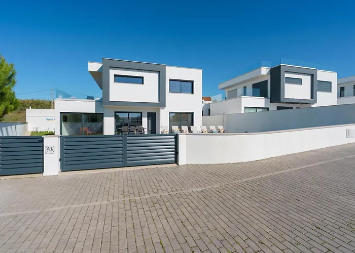 And Friends With Ocean View Villa Lourinhã